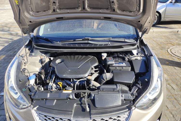 Used Hyundai Elantra (5th Generation / Langdong) 2016 1.6L Automatic Prestige Model Engine Bay