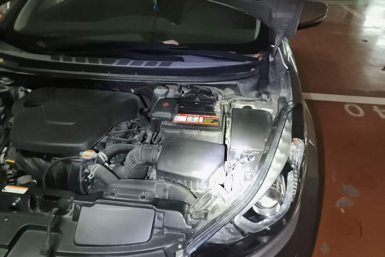 Used Hyundai Elantra (5th Generation / Langdong) 2016 1.6L Automatic Prestige Model Engine Bay Left