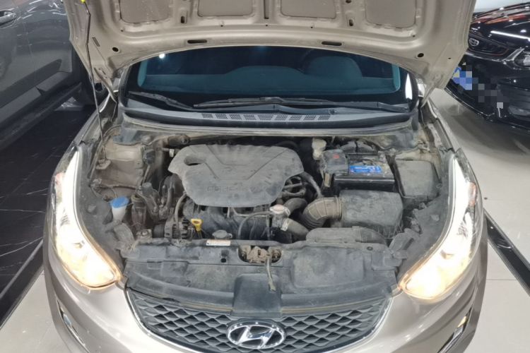 Used Hyundai Elantra (5th Generation / Langdong) 2016 1.6L Automatic Smart Version Engine Bay