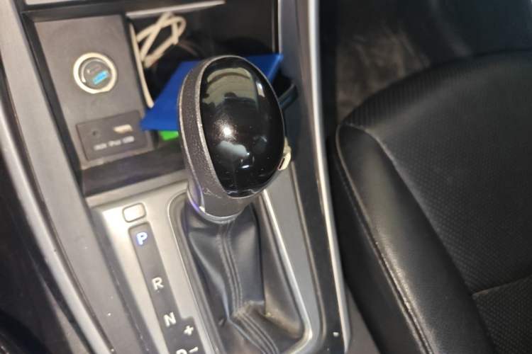 Used Hyundai Elantra (5th Generation / Langdong) 2016 1.6L Automatic Smart Version Gear Lever