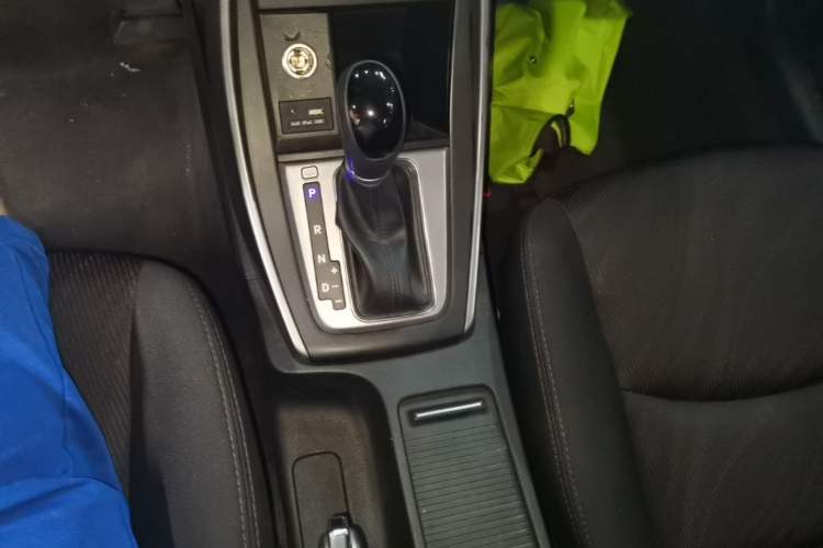 Used Hyundai Elantra (5th Generation / Langdong) 2016 1.6L Automatic Smart Version Gear Lever