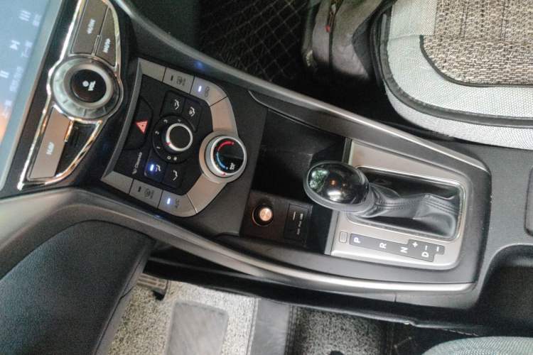 Used Hyundai Elantra (5th Generation / Langdong) 2016 1.6L Automatic Smart Version Gear Lever