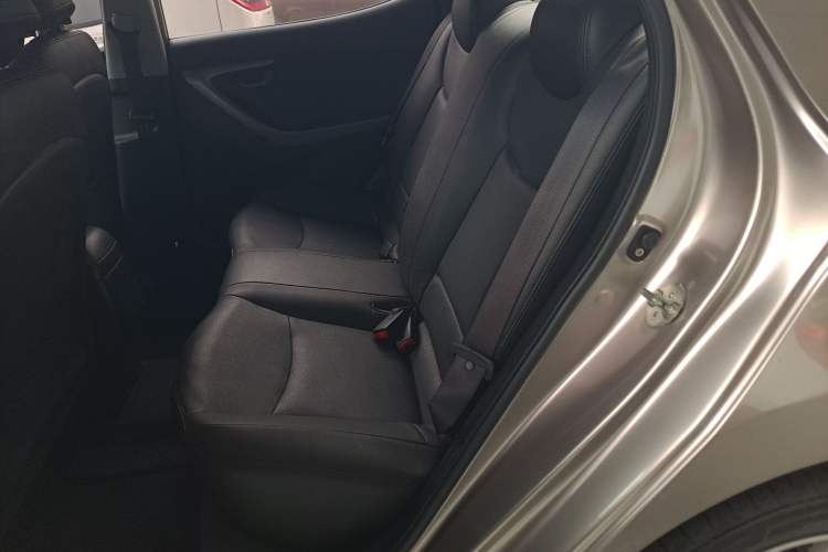 Used Hyundai Elantra (5th Generation / Langdong) 2016 1.6L Automatic Smart Version Interior 1
