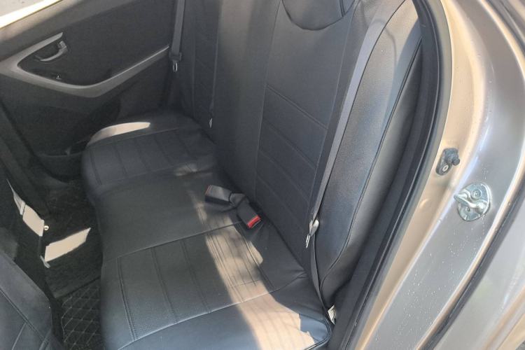 Used Hyundai Elantra (5th Generation / Langdong) 2016 1.6L Automatic Smart Version Interior 1