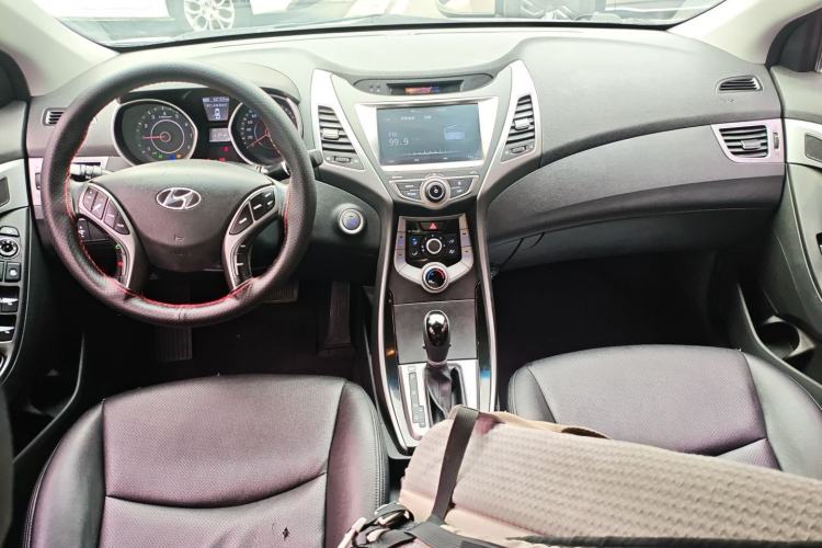 Used Hyundai Elantra (5th Generation / Langdong) 2016 1.6L Automatic Prestige Model Interior 2