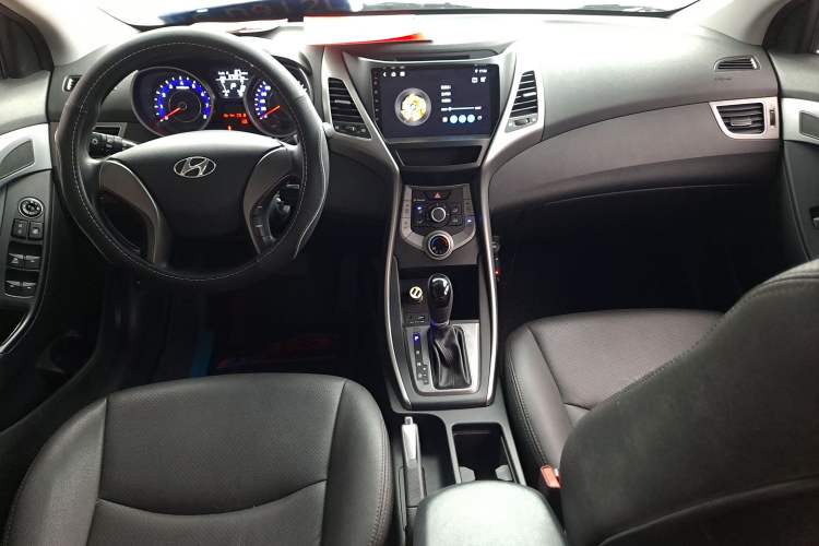 Used Hyundai Elantra (5th Generation / Langdong) 2016 1.6L Automatic Smart Version Interior 3