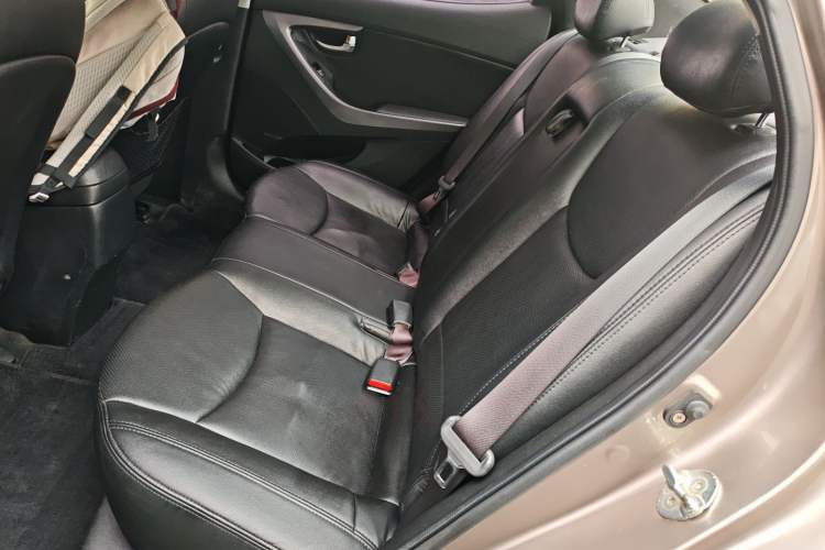 Used Hyundai Elantra (5th Generation / Langdong) 2016 1.6L Automatic Prestige Model Interior 4