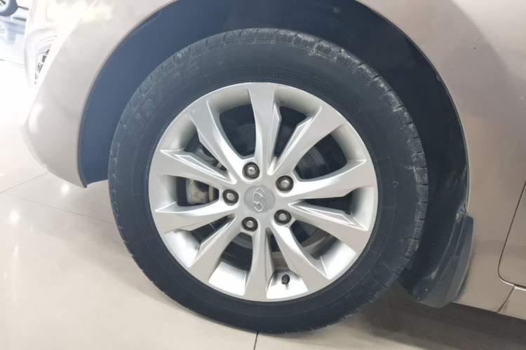 Used Hyundai Elantra (5th Generation / Langdong) 2016 1.6L Automatic Smart Version Left Front Wheel Hub