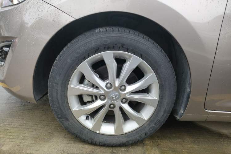 Used Hyundai Elantra (5th Generation / Langdong) 2016 1.6L Automatic Prestige Model Left Front Wheel Hub