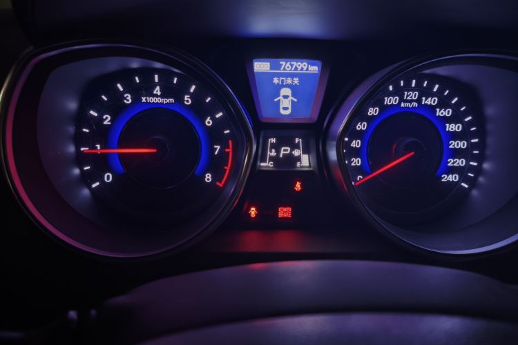 Used Hyundai Elantra (5th Generation / Langdong) 2016 1.6L Automatic Prestige Model Odometer Close Up