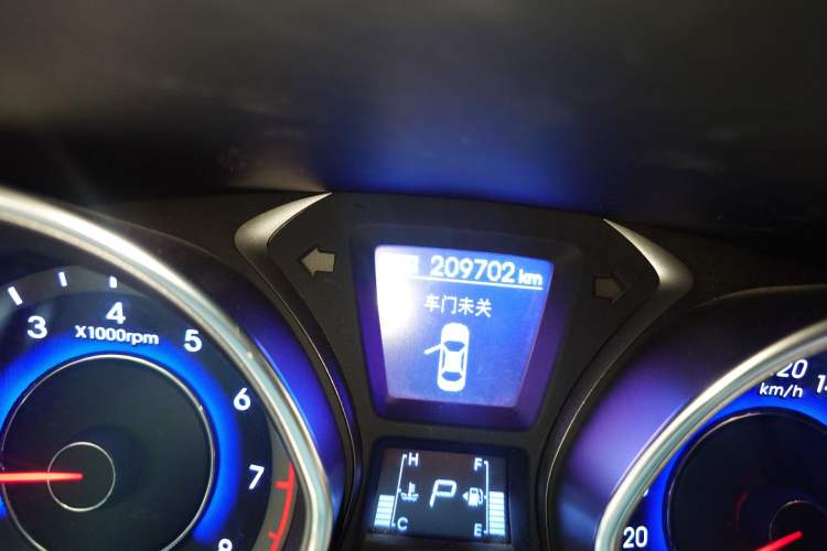Used Hyundai Elantra (5th Generation / Langdong) 2016 1.6L Automatic Prestige Model Odometer Close Up