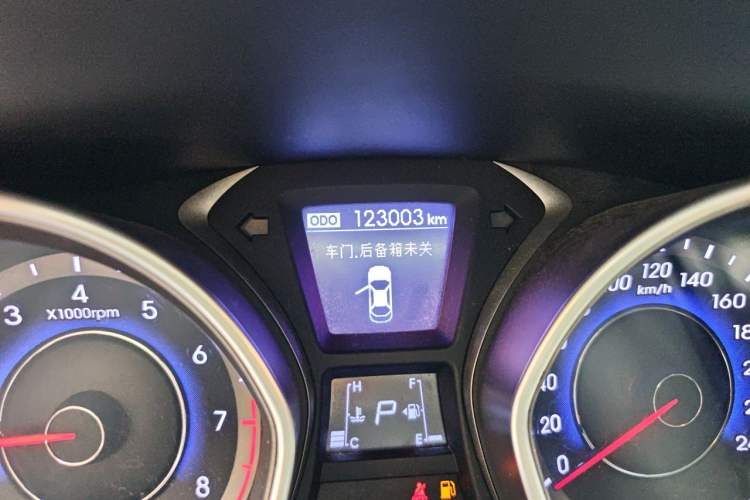 Used Hyundai Elantra (5th Generation / Langdong) 2016 1.6L Automatic Prestige Model Odometer Close Up