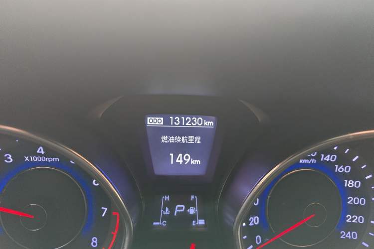 Used Hyundai Elantra (5th Generation / Langdong) 2016 1.6L Automatic Prestige Model Odometer Close Up