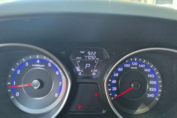 Used Hyundai Elantra (5th Generation / Langdong) 2016 1.6L Automatic Smart Version Odometer Close Up