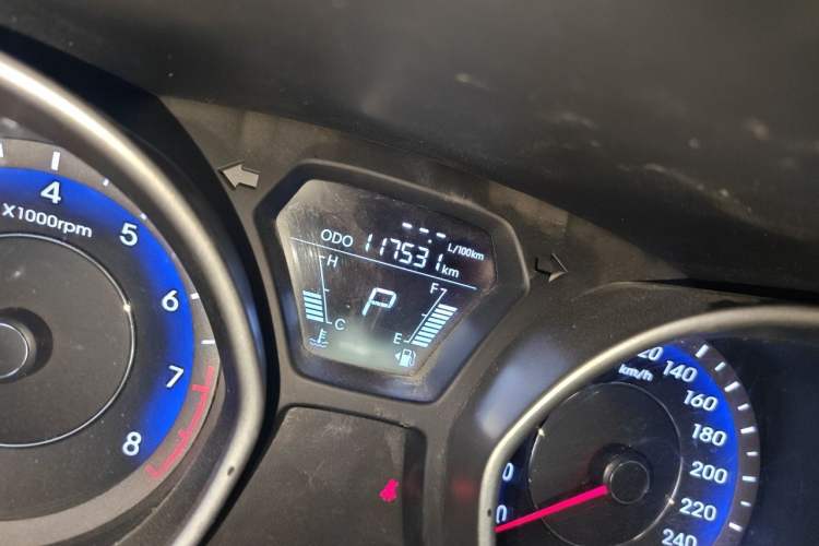 Used Hyundai Elantra (5th Generation / Langdong) 2016 1.6L Automatic Smart Version Odometer Close Up