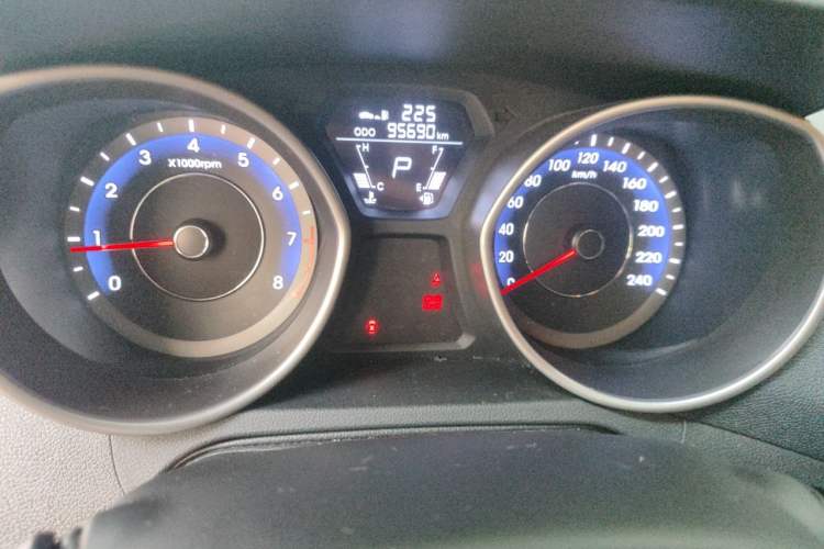 Used Hyundai Elantra (5th Generation / Langdong) 2016 1.6L Automatic Smart Version Odometer Close Up