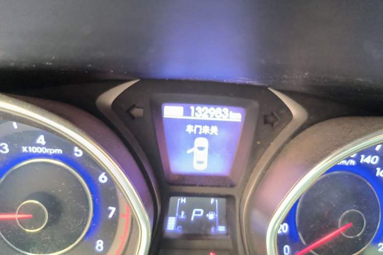 Used Hyundai Elantra (5th Generation / Langdong) 2016 1.6L Automatic Prestige Model Odometer Close Up