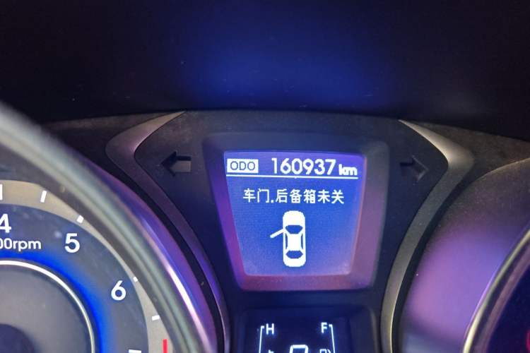 Used Hyundai Elantra (5th Generation / Langdong) 2016 1.6L Automatic Prestige Model Odometer Close Up