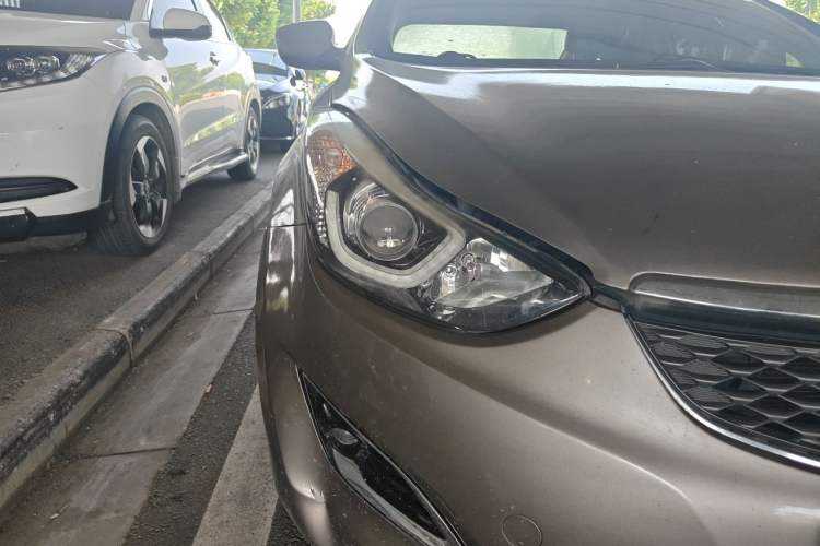 Used Hyundai Elantra (5th Generation / Langdong) 2016 1.6L Automatic Smart Version Right Front Headlight