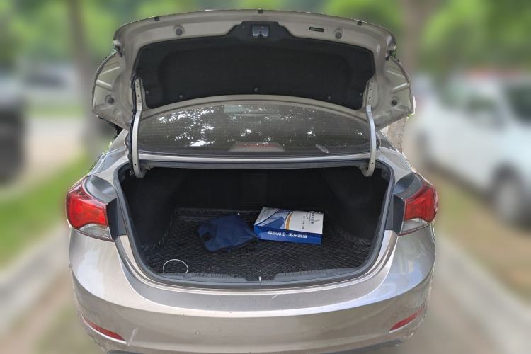 Used Hyundai Elantra (5th Generation / Langdong) 2016 1.6L Automatic Prestige Model Trunk