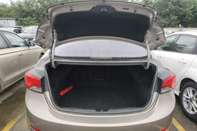 Used Hyundai Elantra (5th Generation / Langdong) 2016 1.6L Automatic Prestige Model Trunk