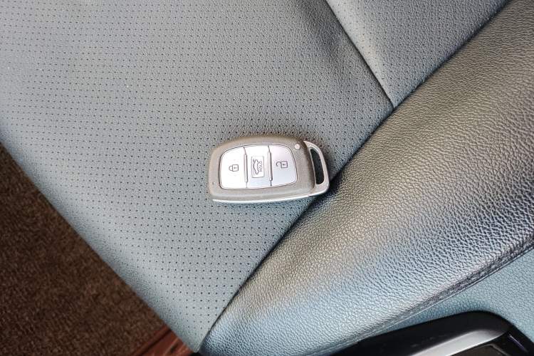 Used Hyundai Elantra (5th Generation / Langdong) 2016 1.6L Automatic Prestige Model Vehicle Key