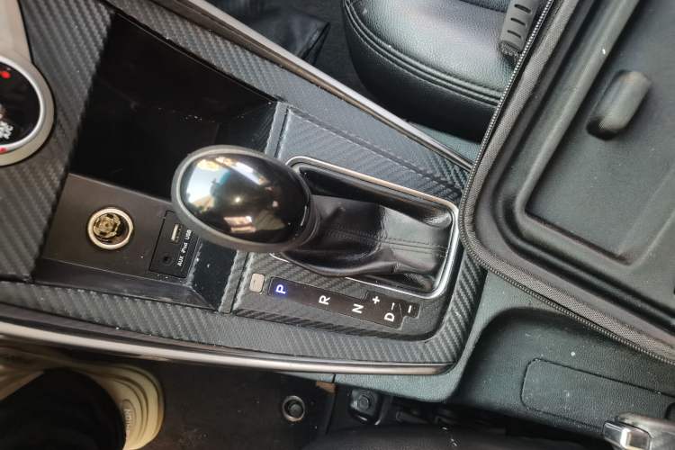 Used Hyundai Elantra (5th Generation / Langdong) 2016 1.6L Automatic Smart Version Gear Lever