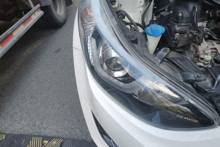 Used Hyundai Elantra (5th Generation / Langdong) 2016 1.6L Automatic Smart Version Right Front Headlight