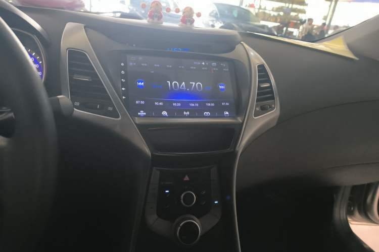 Used Hyundai Elantra (5th Generation / Langdong) 2016 1.6L Automatic Smart Version Audio And AC Panel
