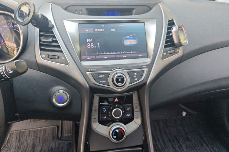 Used Hyundai Elantra (5th Generation / Langdong) 2016 1.6L Automatic Prestige Model Audio And AC Panel
