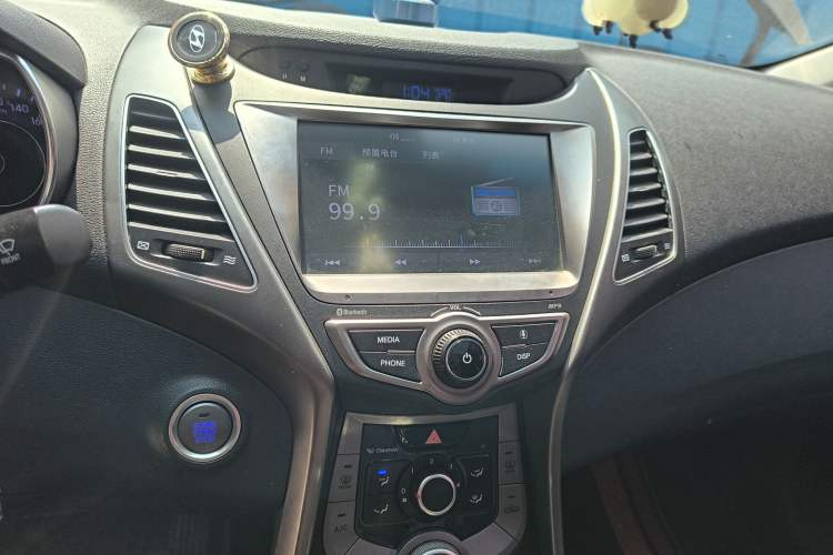 Used Hyundai Elantra (5th Generation / Langdong) 2016 1.6L Automatic Smart Version Audio And AC Panel