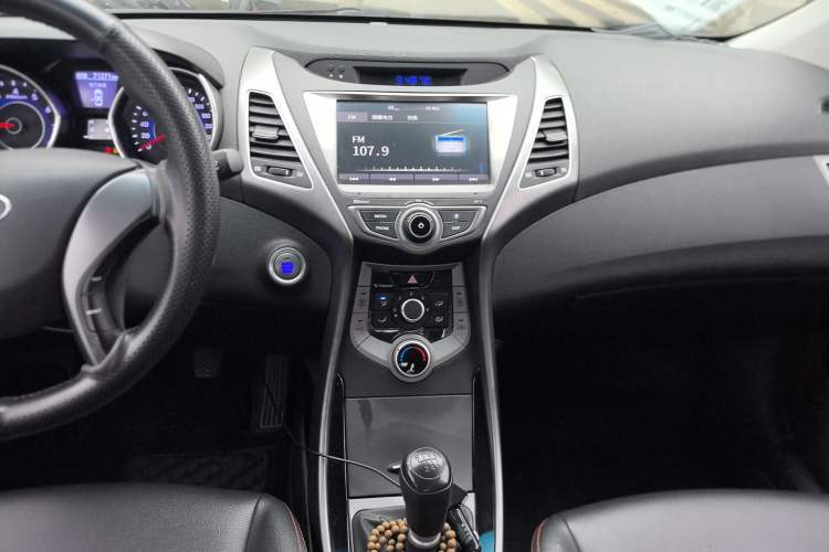Used Hyundai Elantra (5th Generation / Langdong) 2016 1.6L Manual Luxury Model Audio And AC Panel