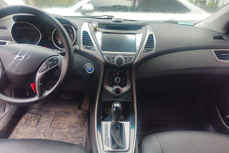 Used Hyundai Elantra (5th Generation / Langdong) 2016 1.6L Automatic Prestige Model Audio And AC Panel