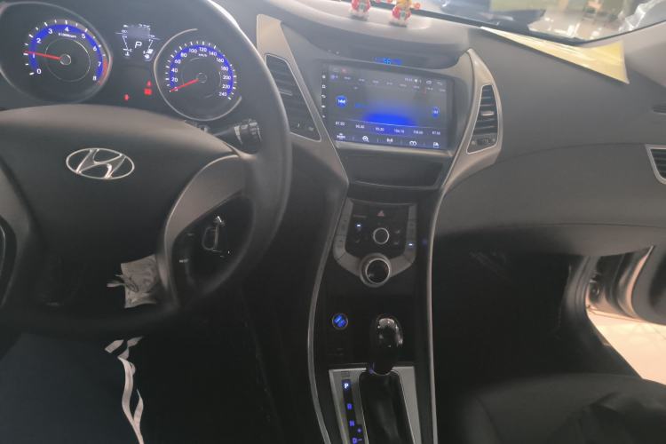 Used Hyundai Elantra (5th Generation / Langdong) 2016 1.6L Automatic Smart Version Center Console