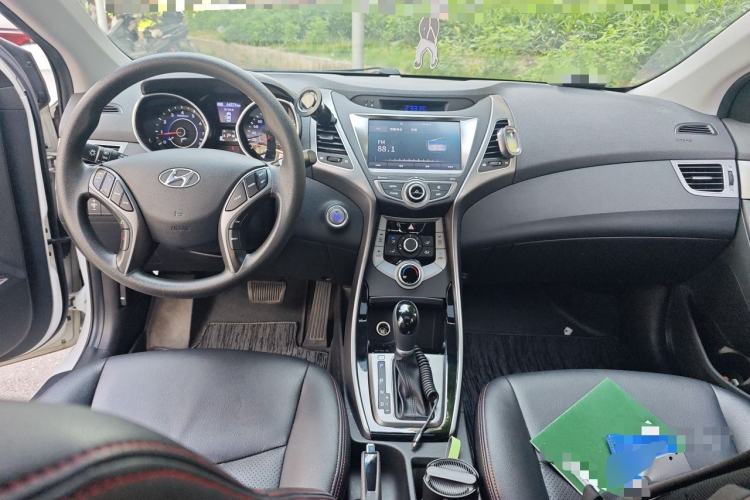 Used Hyundai Elantra (5th Generation / Langdong) 2016 1.6L Automatic Prestige Model Center Console