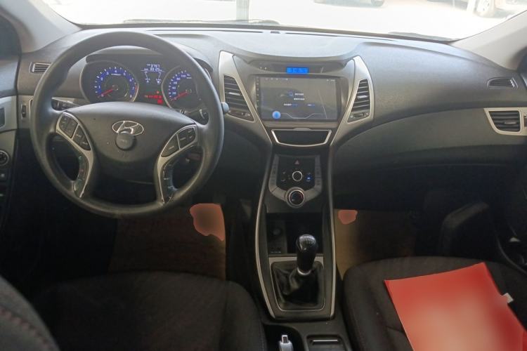 Used Hyundai Elantra (5th Generation / Langdong) 2016 1.6L Manual Fashion Edition Center Console