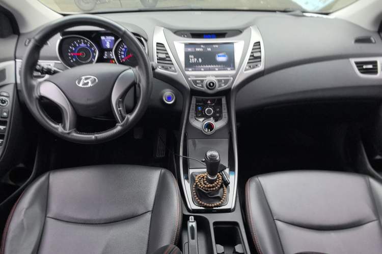 Used Hyundai Elantra (5th Generation / Langdong) 2016 1.6L Manual Luxury Model Center Console