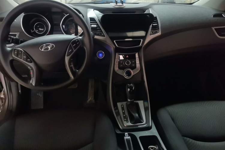 Used Hyundai Elantra (5th Generation / Langdong) 2016 1.6L Automatic Prestige Model Center Console