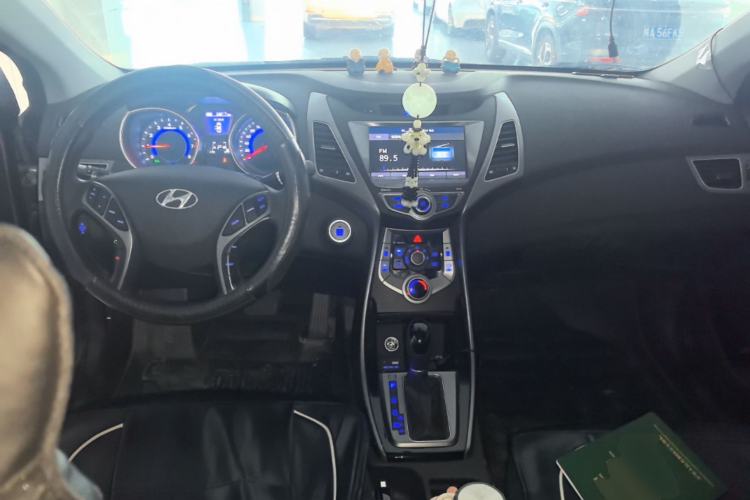 Used Hyundai Elantra (5th Generation / Langdong) 2016 1.6L Automatic Prestige Model Center Console