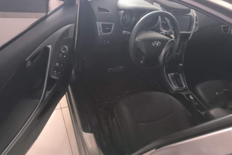 Used Hyundai Elantra (5th Generation / Langdong) 2016 1.6L Automatic Smart Version Driver Seat