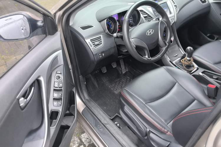 Used Hyundai Elantra (5th Generation / Langdong) 2016 1.6L Manual Luxury Model Driver Seat