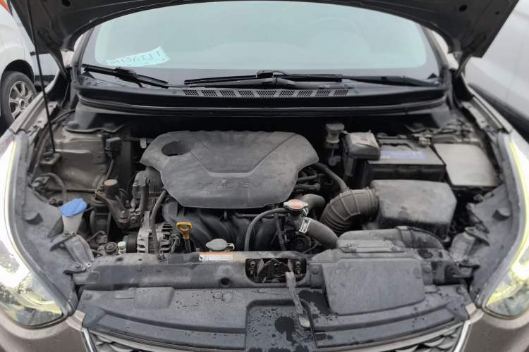 Used Hyundai Elantra (5th Generation / Langdong) 2016 1.6L Manual Luxury Model Engine Bay