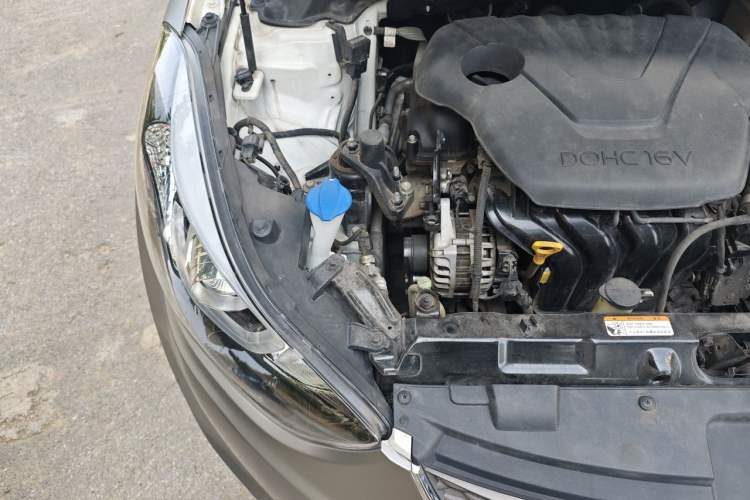 Used Hyundai Elantra (5th Generation / Langdong) 2016 1.6L Automatic Prestige Model Engine Bay Right