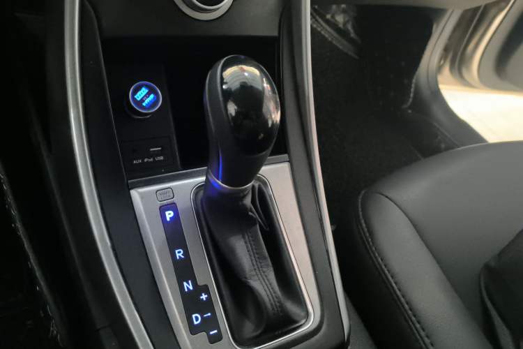 Used Hyundai Elantra (5th Generation / Langdong) 2016 1.6L Automatic Smart Version Gear Lever