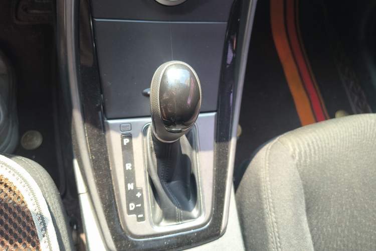 Used Hyundai Elantra (5th Generation / Langdong) 2016 1.6L Automatic Smart Version Gear Lever