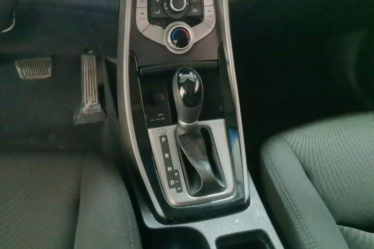 Used Hyundai Elantra (5th Generation / Langdong) 2016 1.6L Automatic Prestige Model Gear Lever