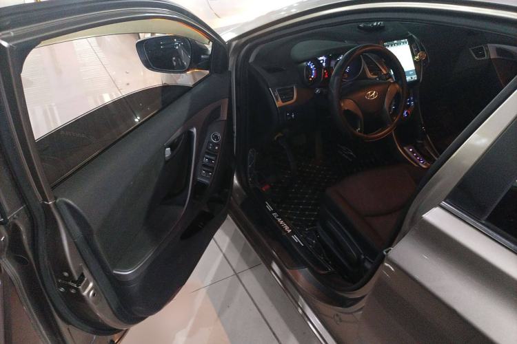 Used Hyundai Elantra (5th Generation / Langdong) 2016 1.6L Automatic Prestige Model Interior 3