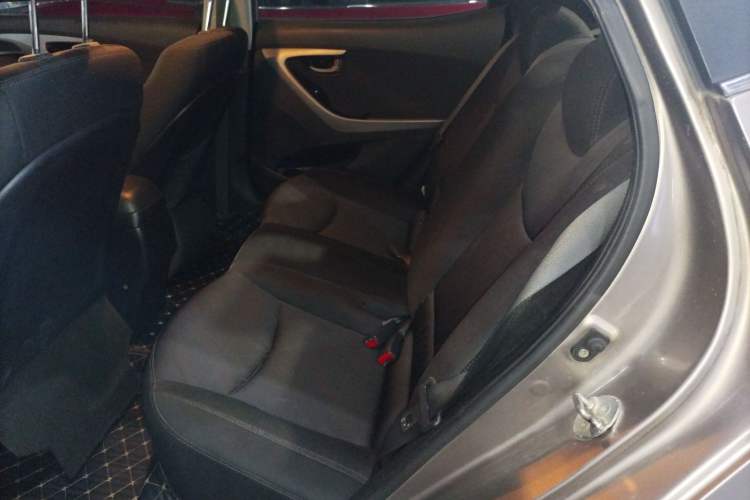 Used Hyundai Elantra (5th Generation / Langdong) 2016 1.6L Automatic Prestige Model Interior 4