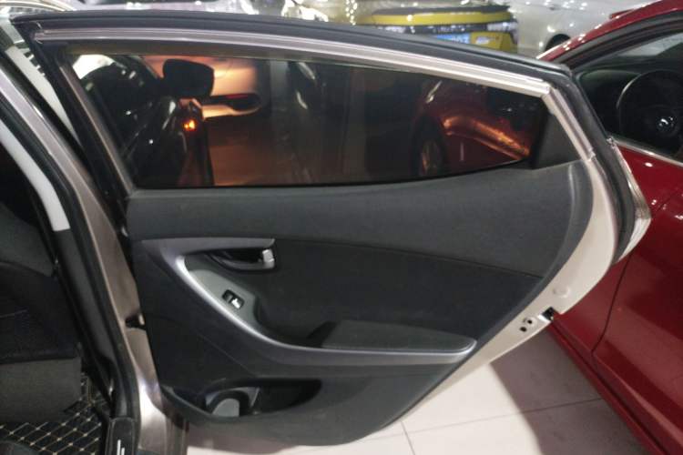 Used Hyundai Elantra (5th Generation / Langdong) 2016 1.6L Automatic Prestige Model Interior 6