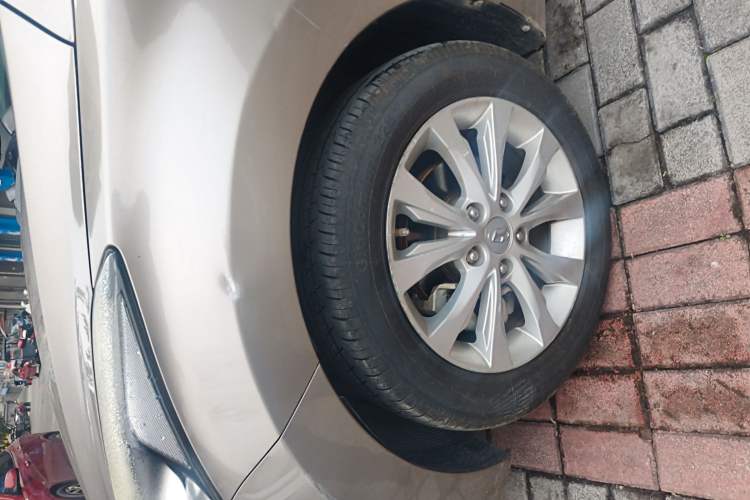 Used Hyundai Elantra (5th Generation / Langdong) 2016 1.6L Automatic Prestige Model Left Front Wheel Hub